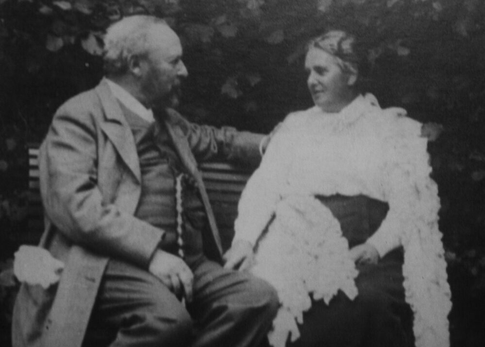 Nils och Hanna Berg på Marholmen runt förra sekelskiftet